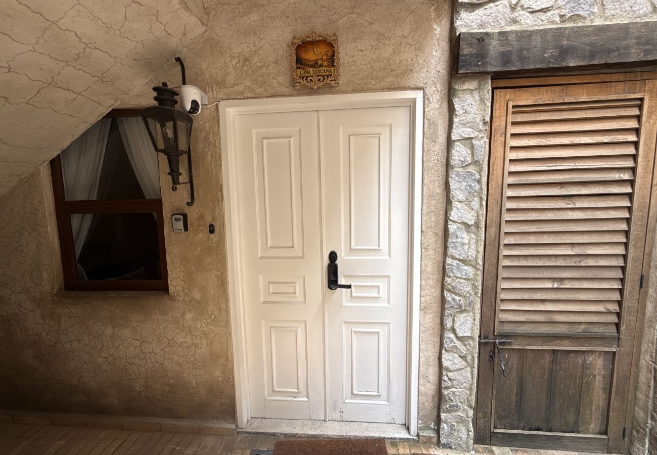 Appartamento a Val’Quirico - Luna Toscana Loft con Balcón