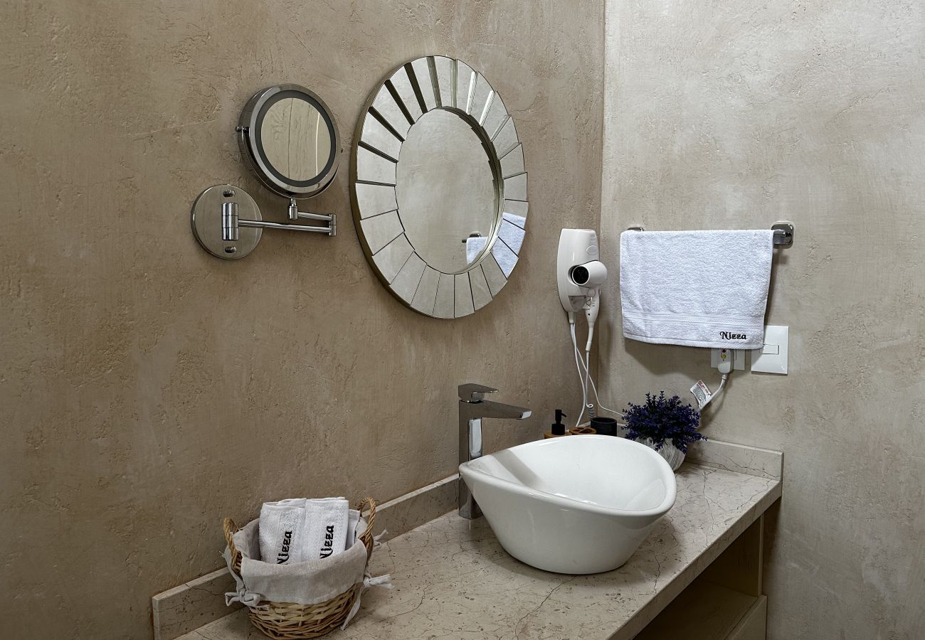 Apartment in Val’Quirico - Nizza 10-110 Ricardo Hernandez