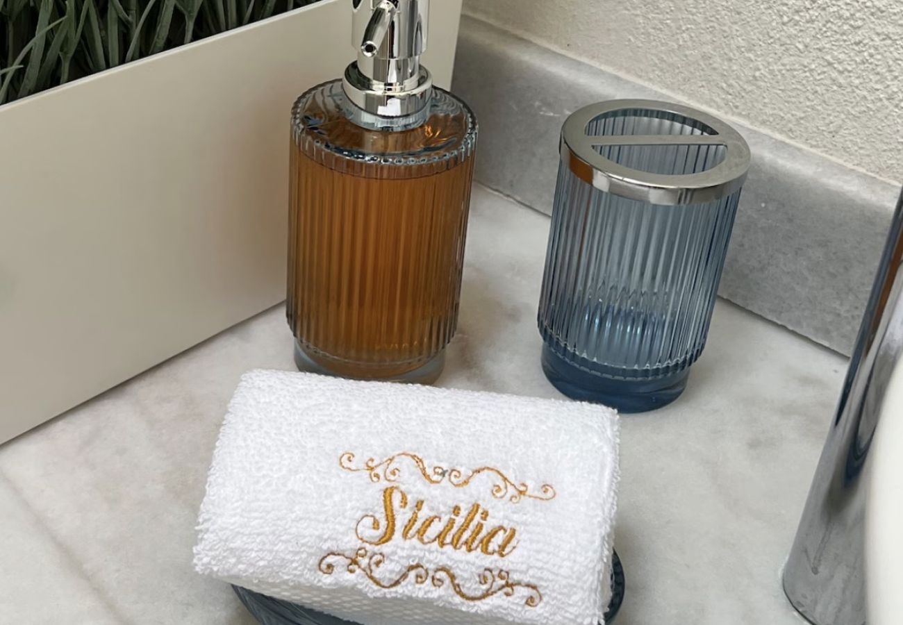 Apartment in Val’Quirico - Sicilia con Terraza y chimenea