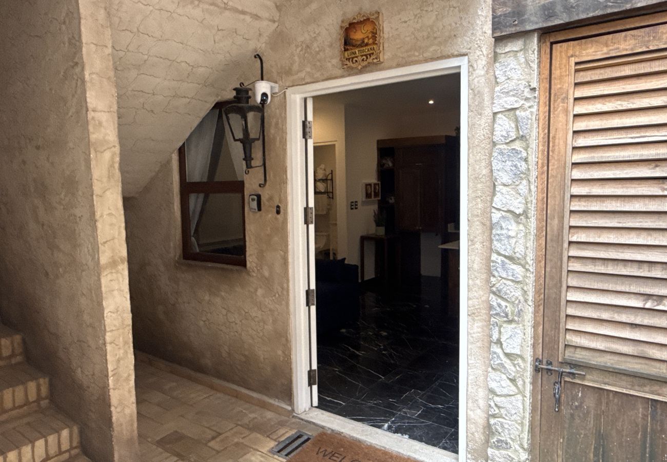 Apartment in Val’Quirico - Luna Toscana Loft con Balcón