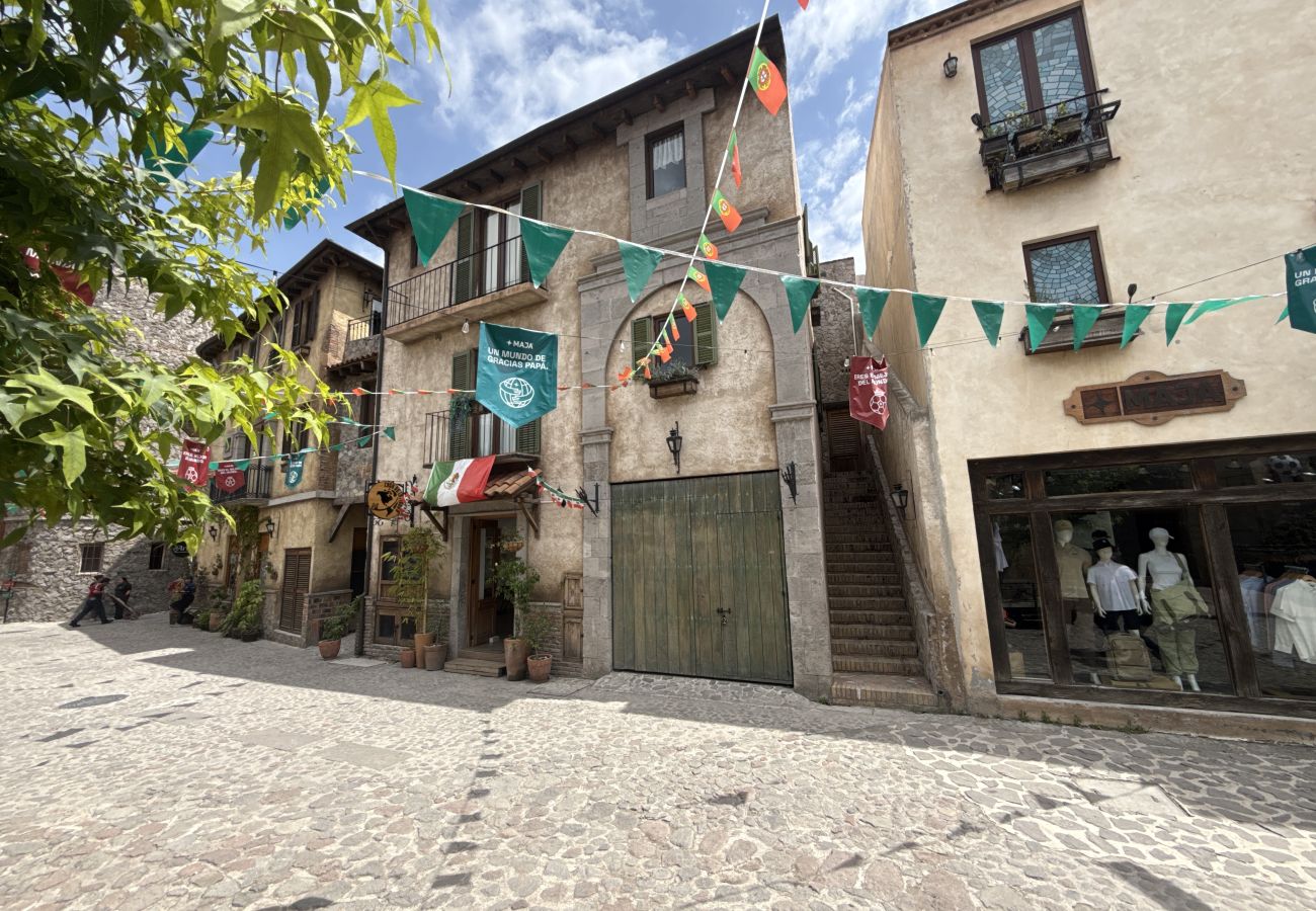 Apartment in Val’Quirico - Luna Toscana Loft con Balcón
