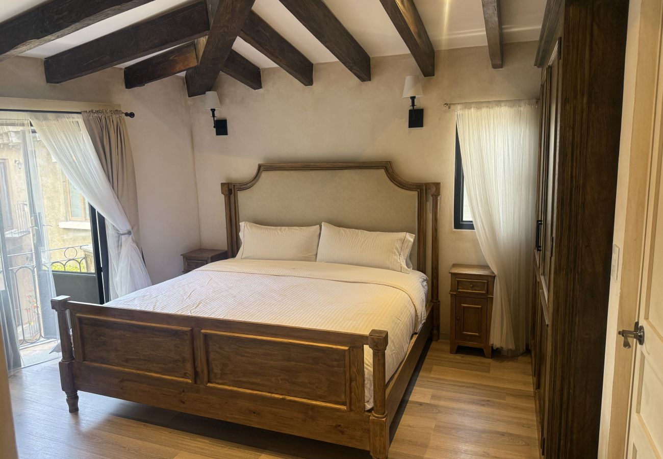 Apartment in Val’Quirico - Loft La Reggina